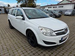 Weiß Gebraucht 2009 Opel Astra Edition Kombi | 2.499 € (Fairer Preis)