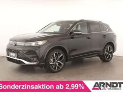 Deep black perleffekt Gebraucht 2024 VW Tiguan R-line SUV | 48.384 € (Superpreis)