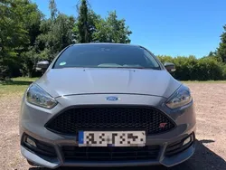 Grau Gebraucht 2017 Ford Focus Sport Limousine | 17.500 € (Fairer Preis)