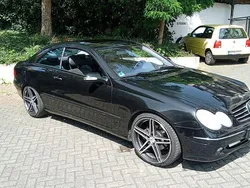 Schwarz Gebraucht 2002 Mercedes CLK320 Coupé | 7.450 €