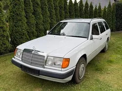 Weiß Gebraucht 1989 Mercedes E230 Kombi | 5.000 €
