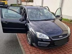 Schwarz Gebraucht 2005 Ford Focus Ghia Kombi | 800 € (Superpreis)