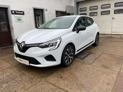 Weiß Gebraucht 2023 Renault Clio V Equilibre Kleinwagen | 13.200 € (Guter Preis)