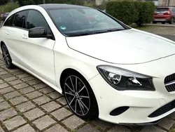 Weiß Gebraucht 2017 Mercedes CLA200 Shooting Brake AMG line Kombi | 16.900 € (Fairer Preis)