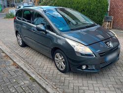 Grau Gebraucht 2010 Peugeot 5008 Van / Kleinbus | 4.350 € (Etwas zu teuer)