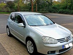 Silber Gebraucht 2007 VW Golf V Limousine | 5.700 €