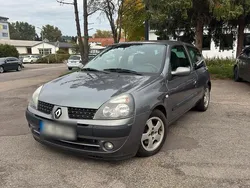 Grau Gebraucht 2003 Renault Clio II Kleinwagen | 2.599 € (Fairer Preis)