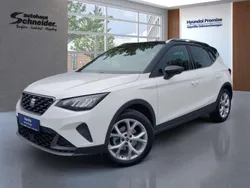 Candyweiß/mythosschwarz metall Gebraucht 2024 Seat Arona FR SUV | 19.790 € (Fairer Preis)