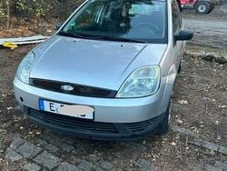Silber Gebraucht 2004 Ford Fiesta Limousine | 599 € (Guter Preis)