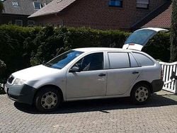 Weiß Gebraucht 2003 Skoda Fabia Abholung | 499 € (Fairer Preis)