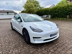 Weiß Gebraucht 2022 Tesla Model 3 RWD Limousine | 26.990 € (Guter Preis)