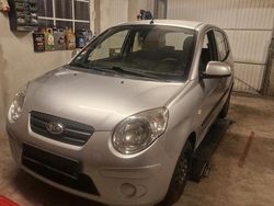 Silber Gebraucht 2011 Kia Picanto Kleinwagen | 2.300 € (Etwas zu teuer)