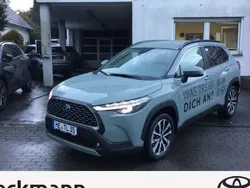 Gruen Gebraucht 2023 Toyota Corolla Cross Team SUV | 35.989 € (Guter Preis)