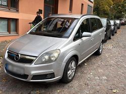 Silber Gebraucht 2007 Opel Zafira Kombi | 1.250 €