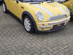 Gelb Gebraucht 2002 Mini Cooper Kleinwagen | 1.550 €