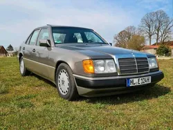 Andere außenfarben Gebraucht 1991 Mercedes E230 Limousine | 7.000 €
