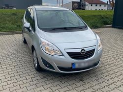 Grau Gebraucht 2010 Opel Meriva Edition Van / Kleinbus | 3.500 € (Fairer Preis)
