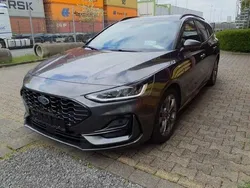 Grau Gebraucht 2024 Ford Focus ST-Line X Limousine | 24.490 € (Fairer Preis)