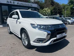 Weiß Gebraucht 2020 Mitsubishi Outlander P-HEV Plus SUV | 16.490 € (Fairer Preis)