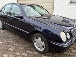 Blau Gebraucht 2001 Mercedes E270 Elegance Limousine | 3.991 € (Fairer Preis)