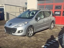 Grau Gebraucht 2011 Peugeot 207 Premium Kombi | 4.600 € (Fairer Preis)