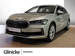 Ice tea beige metallic Gebraucht 2024 Skoda Superb Selection Kombi | 37.450 € (Etwas zu teuer)