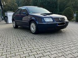 Blau Gebraucht 2003 VW Bora Pacific Limousine | 1.589 € (Etwas zu teuer)