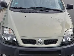 Grün Gebraucht 2001 Renault Scénic Van / Kleinbus | 6.400 €