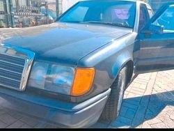Schwarz Gebraucht 1988 Mercedes E230 Limousine | 2.999 €