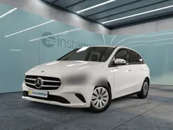 Weiß Gebraucht 2022 Mercedes B180 Van / Kleinbus | 26.588 € (Fairer Preis)