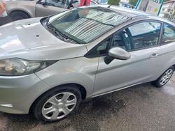 Grau Gebraucht 2009 Ford Fiesta Kleinwagen | 3.200 €