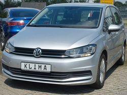 Silber Gebraucht 2017 VW Touran Trendline Van / Kleinbus | 13.990 € (Etwas zu teuer)