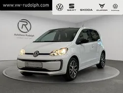 Pure white/deep black perleff Gebraucht 2021 VW e-up! move up! Kleinwagen | 15.420 € (Etwas zu teuer)