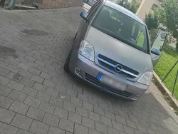 Silber Gebraucht 2004 Opel Meriva Van / Kleinbus | 1.150 €