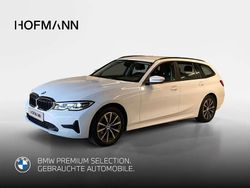 Alpinweiß uni Gebraucht 2022 BMW 318 Sport Line Kombi | 26.603 € (Superpreis)