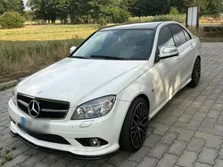 Weiß Gebraucht 2008 Mercedes R63 AMG Van / Kleinbus | 6.000 €