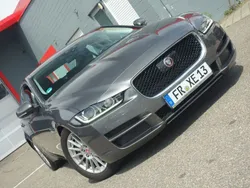 Grau Gebraucht 2016 Jaguar XE Prestige Limousine | 13.000 € (Etwas zu teuer)