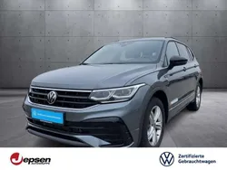 Grau Gebraucht 2024 VW Tiguan Allspace R-line SUV | 44.570 € (Fairer Preis)