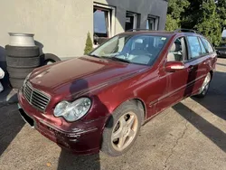 Rot Gebraucht 2004 Mercedes C320 Avantgarde Limousine | 1.900 €