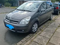 Grau Gebraucht 2007 Toyota Corolla Verso Van / Kleinbus | 3.500 € (Fairer Preis)