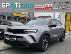 Quarz grau / schwarz Gebraucht 2024 Opel Mokka SUV | 21.390 € (Fairer Preis)