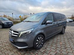 Grau Gebraucht 2022 Mercedes V300 Sport Van / Kleinbus | 44.200 € (Fairer Preis)