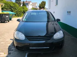 Schwarz Gebraucht 2005 VW Golf V Edition Kleinwagen | 1.799 € (Fairer Preis)