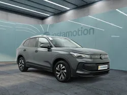 Grau Gebraucht 2024 VW Tiguan Design SUV | 37.250 € (Guter Preis)
