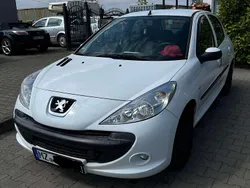 Weiß Gebraucht 2010 Peugeot 206+ Kleinwagen | 2.099 € (Etwas zu teuer)