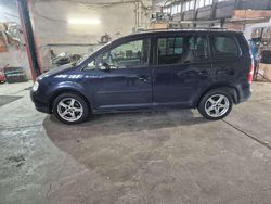 Blau Gebraucht 2004 VW Touran Highline Van / Kleinbus | 2.450 € (Teuer)