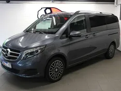 Flintgrau metallic Gebraucht 2017 Mercedes V250 Edition Van / Kleinbus | 42.790 € (Fairer Preis)