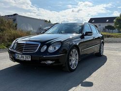 Schwarz Gebraucht 2007 Mercedes E350 Avantgarde Limousine | 13.500 € (Teuer)