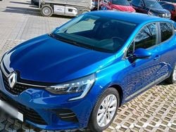 Blau Gebraucht 2021 Renault Clio V Kleinwagen | 11.900 €