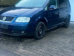 Blau Gebraucht 2004 VW Touran Trendline Van / Kleinbus | 1.100 € (Guter Preis)